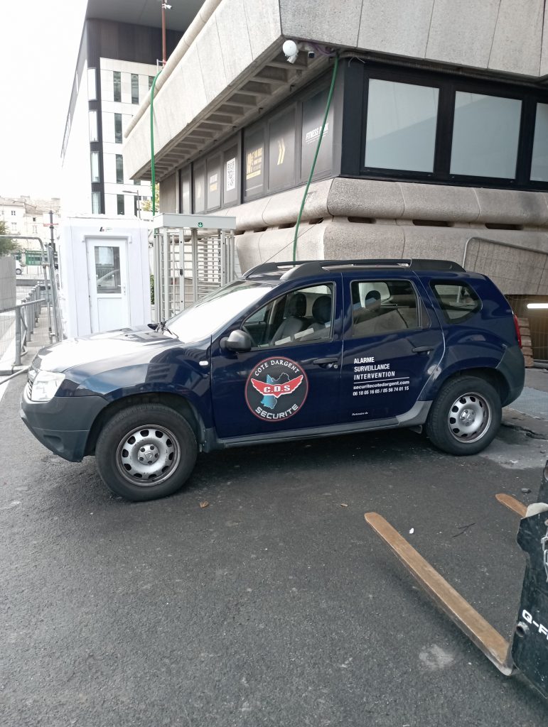 Véhicule d'intervention pour la protection des sites et chantiers à Bordeaux
